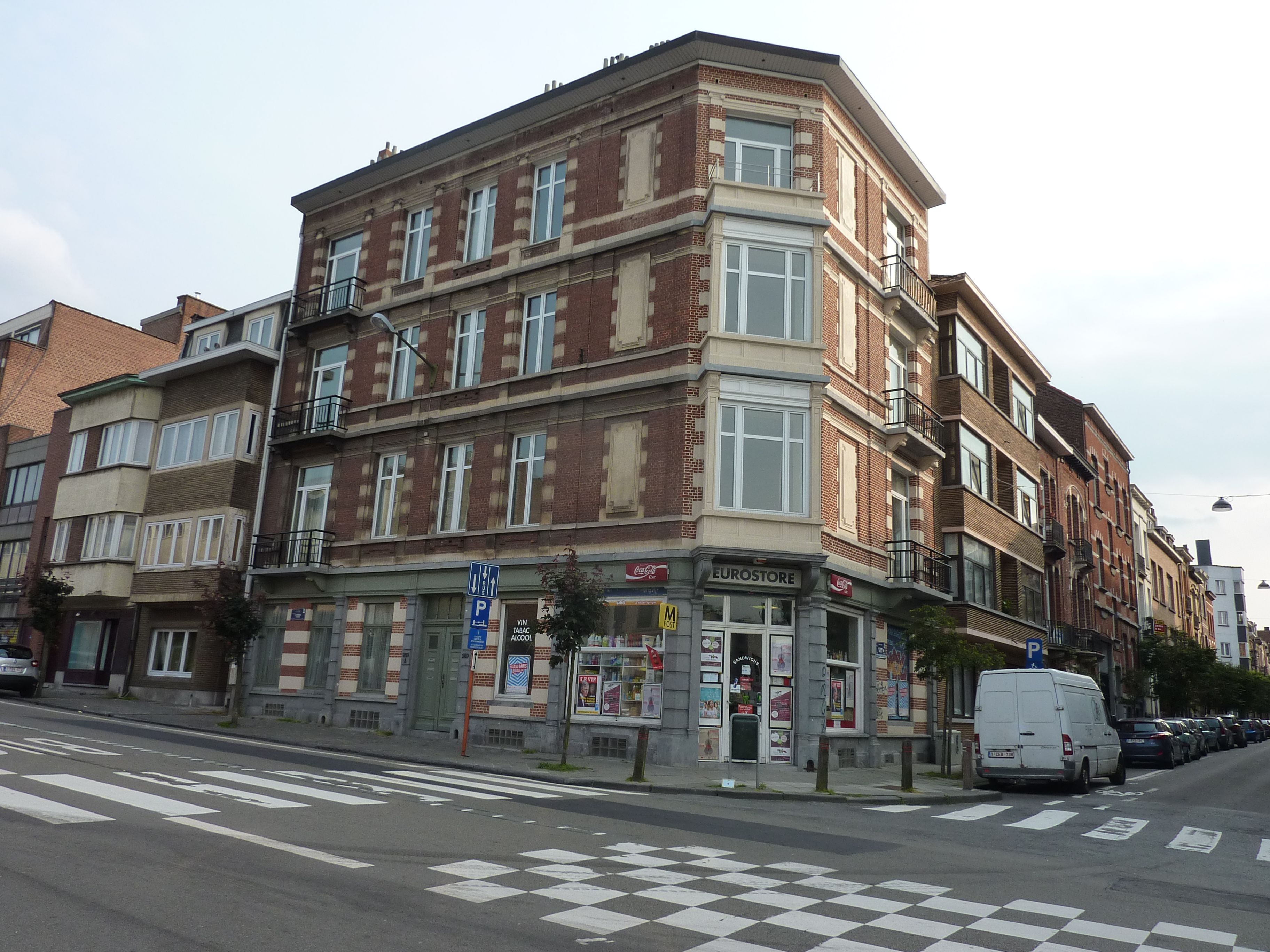 Building with student room and apartments