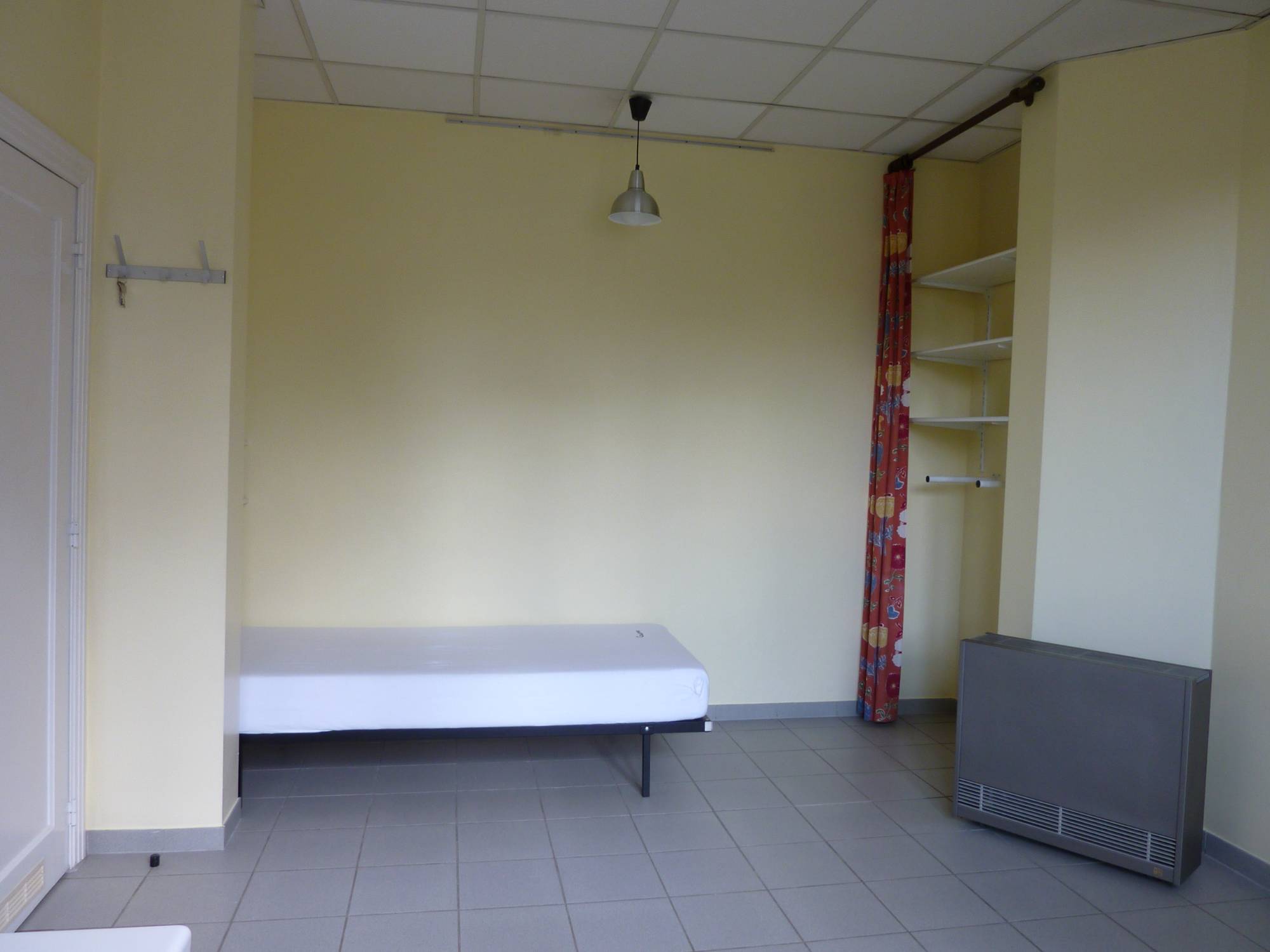 Chambres d'étudiants modernes C 319-1-C bed.1